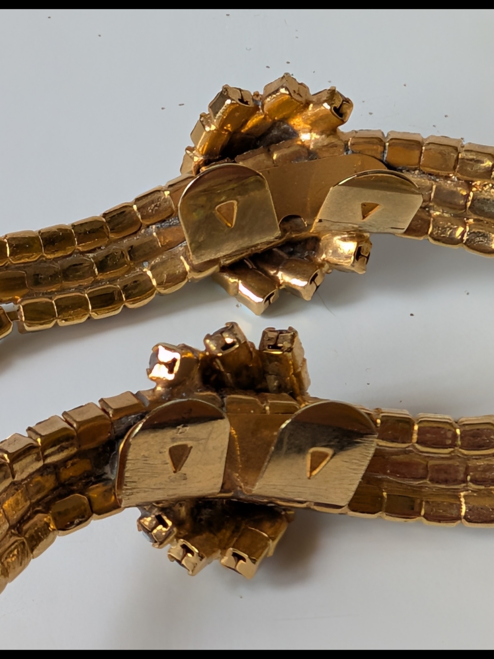 Vintage Aurora Borealis Rhinestone Gold-Tone Ribbon shoe clips - Picture 8 of 9